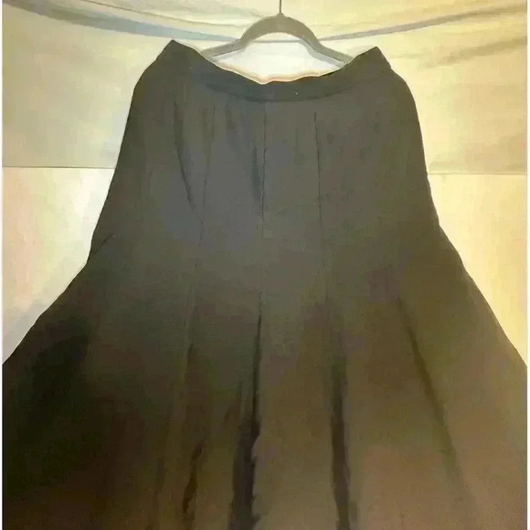 Escada Skirt Black  Crepe Pleat  Size 44 / XL  (063) - Picture 2 of 12